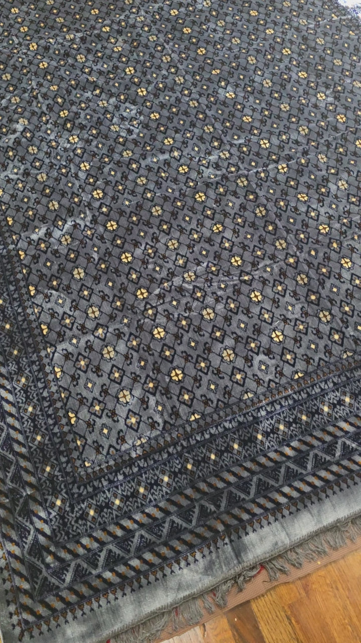 Kadife Minimalist Velvet Area Rug